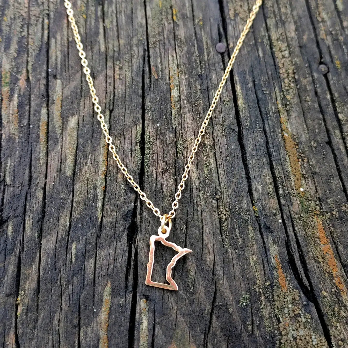 Minnesota outline necklace